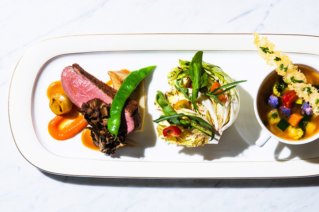 パークハイアット東京/「ピーク ラウンジ」のワンプレートランチ(1,800円)