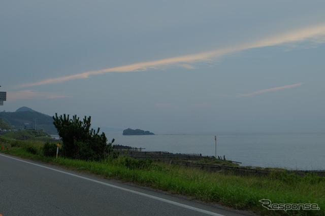 国道9号線鳥取砂丘の先、因幡の白兎伝説の残る小島が見えてきた。