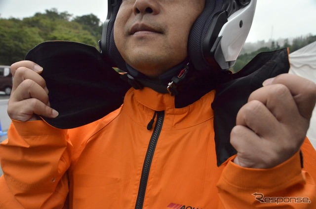 ワイズギアのバイク用レインウェア『アクアクルーズシリーズ』。