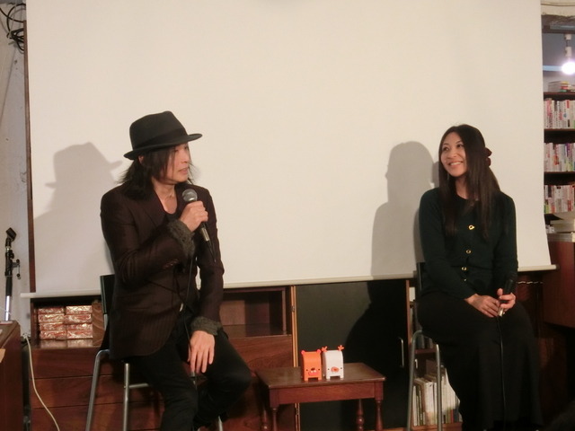 トークセッション中の辻氏と小竹氏
