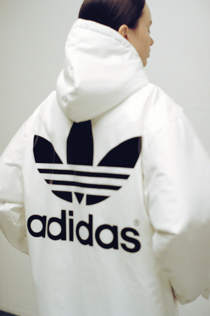 「adidas Originals by HYKE」の第2弾となる15AWコレクションが伊勢丹新宿他で先行発売