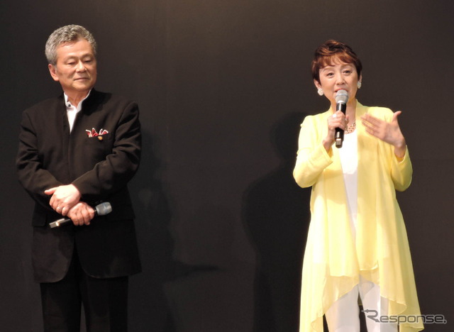 ゲストとしてシャア・アズナブルを演じた池田秀一さん(左)とララァ・スン役の潘恵子さんも登場した
