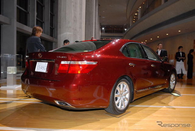 【レクサス LS 新型発表】それほど大きくない、実は軽い