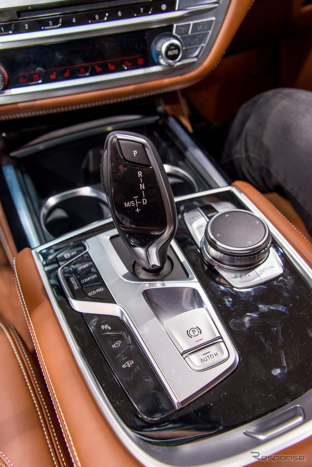 BMW 新型 7シリーズ(フランクフルトモーターショー15)