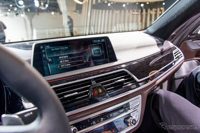BMW 新型 7シリーズ(フランクフルトモーターショー15)