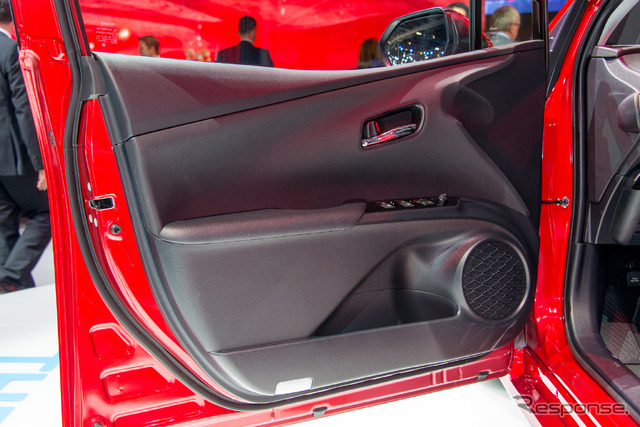 トヨタ プリウス 新型(フランクフルトモーターショー15)