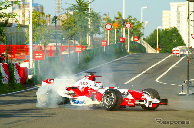 【トヨタF1】デモラン写真蔵…トゥルーリの華麗なドーナツターン