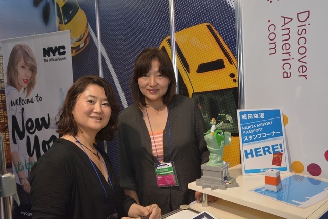 ニューヨーク市観光局日本代表エージェントのアカウントマネージャー・広報の米田浩子さん(左)と、森田千里さん(右) ツーリズムEXPOジャパン2015 ブランドUSAパビリオン(Q-04)