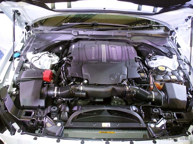 XF Sに搭載された3.0Lエンジン。最大出力は380PS/6500rpm、最大トルク450Nm/3500rpmを発揮