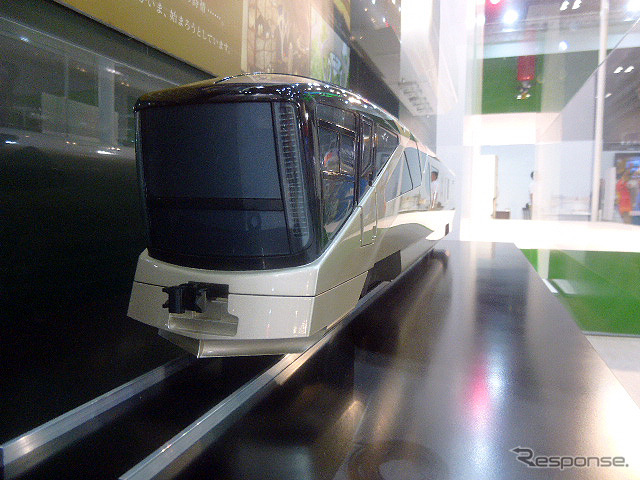 2017年春にデビューする「TRAIN SUITE 四季島」の全長1mを超える模型(ツーリズムEXPOジャパン 東京・有明 9月26・27日)