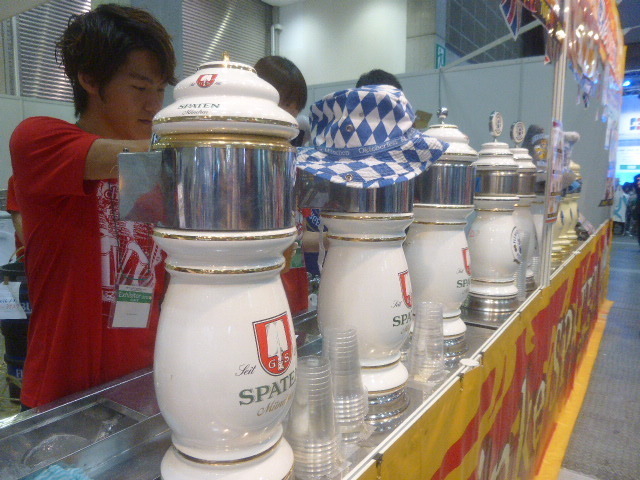 ワールドフードコート「世界のグルメ名酒博」でいっぱいやりながら…ライブ!(ツーリズムEXPOジャパン 東京・有明 9月26・27日)