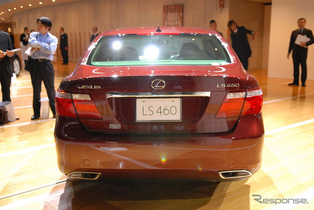 【レクサス LS 新型発表】のびやかさとワイド感の両立