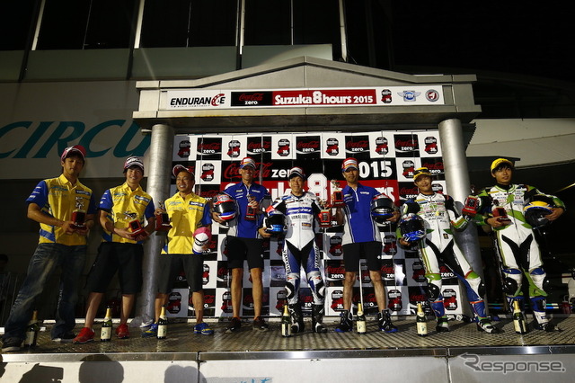 2015鈴鹿8耐SSTクラスで優勝した「team R1 & YAMALUBE」。