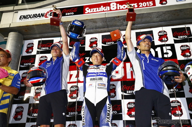 2015鈴鹿8耐SSTクラスで優勝した「team R1 & YAMALUBE」。