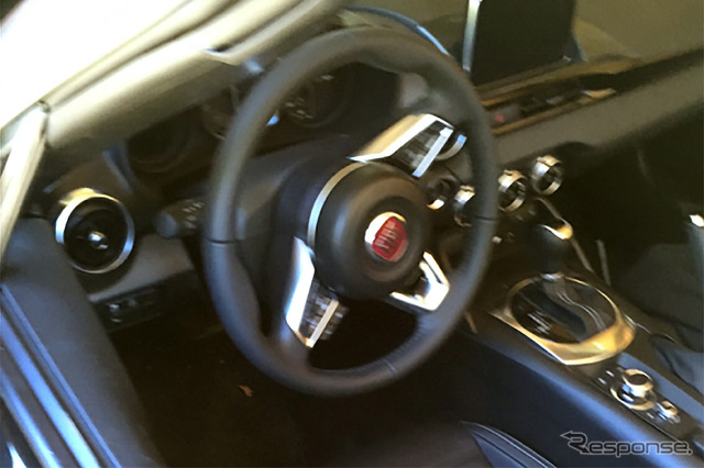 フィアット124スパイダー（マツダ ロードスター兄弟車）スクープ写真