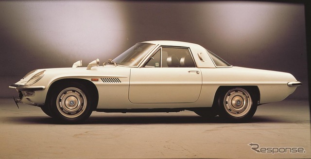 東京モーターショー2015に出展されるマツダ コスモスポーツ(1967年)