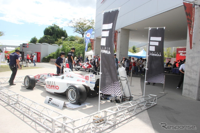 F1日本GP会場にスーパーフォーミュラのマシンが登場