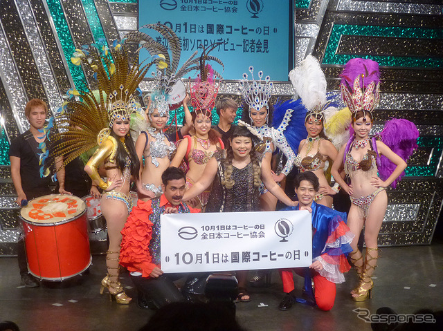 10月1日が「国際コーヒーの日」にちなみ、渋谷のヨシモト∞ホールに渡辺直美、デニス、あべこうじらが出演した