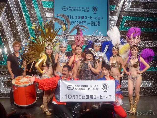 10月1日が「国際コーヒーの日」にちなみ、渋谷のヨシモト∞ホールに渡辺直美、デニス、あべこうじらが出演した
