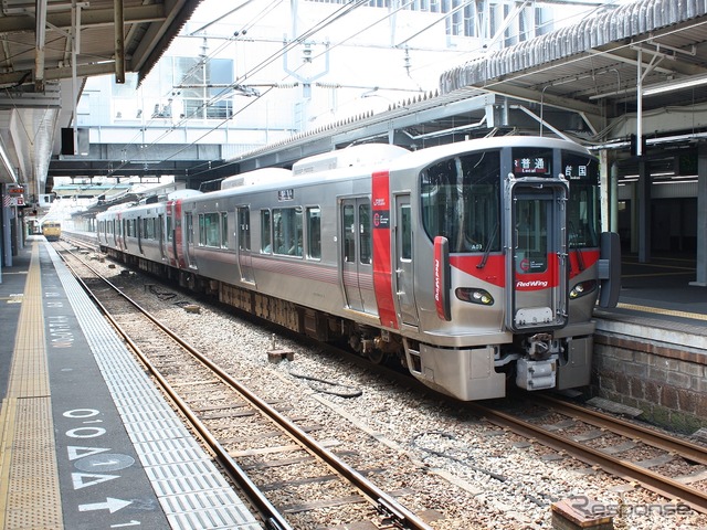 広島地区に投入された227系「Red Wing」。新型車両や新しいサインシステムの導入が評価された。