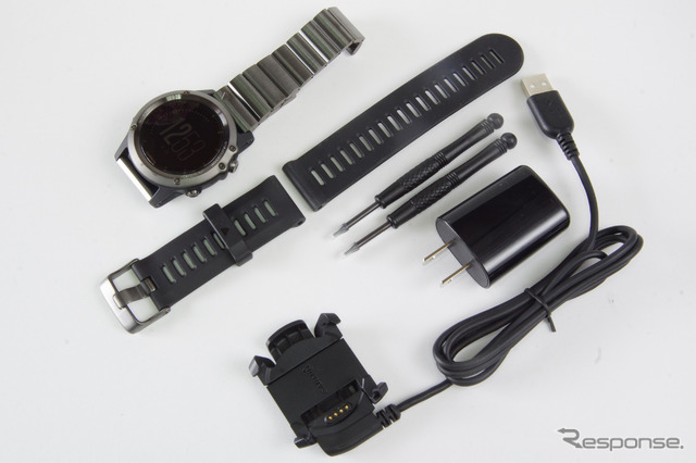 fenix 3J Sapphireは2種類のバンドが付属するため、交換用のドライバーも付属している。