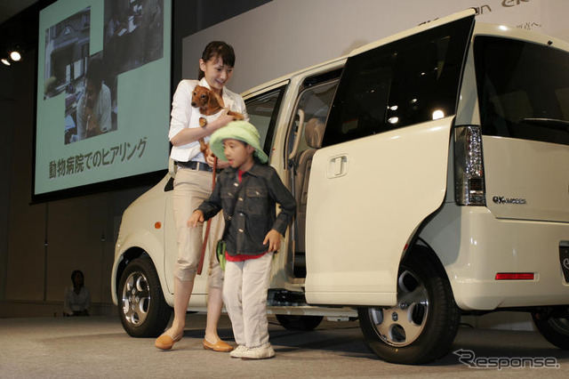 【三菱 eK 新型発表】写真蔵…乗り降りらくらくパワースライド