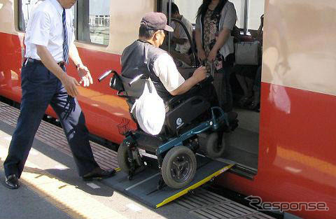 車いす用スロープをデンマーク鉄道に納入…住友ゴム
