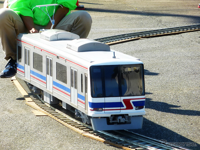 子どもたちを乗せて新京成8900形ミニ電車も走った(千葉県、松戸駐屯地一般公開イベント、10月3日)