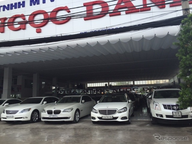 ベトナム中古車ディーラー（高級車）