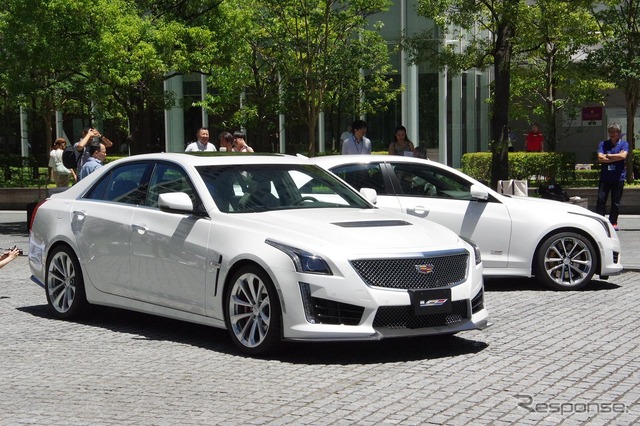 キャデラックCTS-V(左)&ATS-V(右)