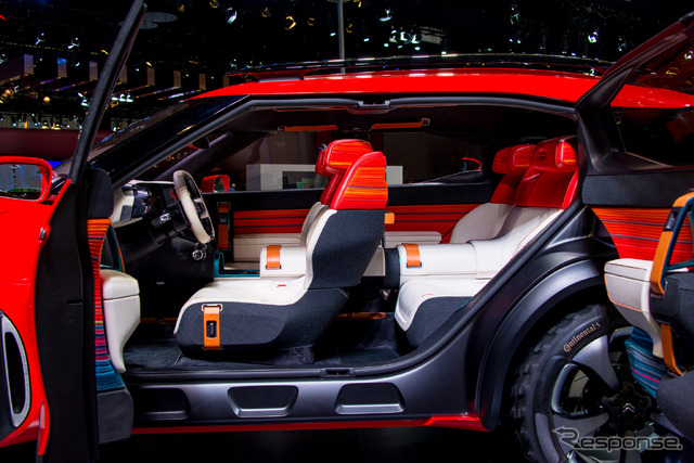 上海モーターショー15で発表された、コンセプトカーのシトロエン エアクロス