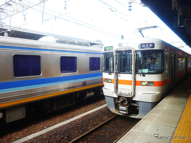 検測装置取替で機能向上が図られる「ドクター東海」(JR東海キヤ95系)。9月下旬、名古屋駅を着発していたDR1編成は、1996年に日本車輌製造で製造されたもの