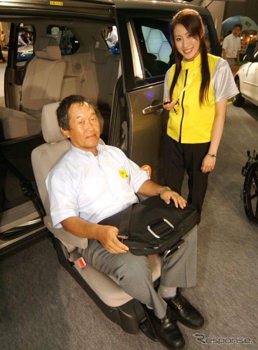 【福祉機器展06】トレンドは走りにコダワル福祉車両