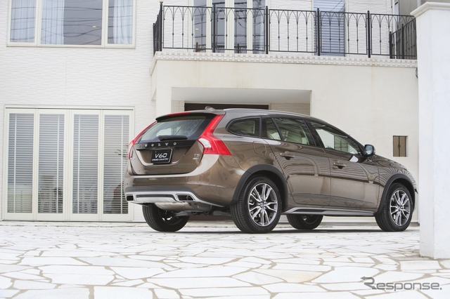 ボルボ V60クロスカントリー T5 AWD SE