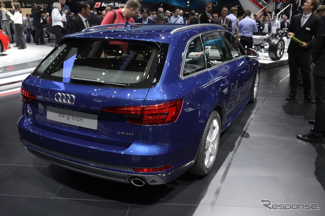 新型 アウディ A4アバント g-トロン（フランクフルトモーターショー15）
