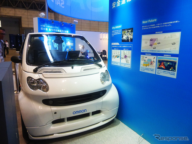 オムロンの車載用カメラ一体型距離センサー「LiCam」が前方の歩行者をとらえる(CEATEC JAPAN 2015/幕張メッセ/10月7~10日)