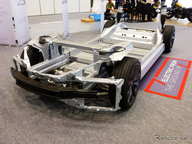 米国大使館商務部ブースでは、テスラモーターズ『モデルS』を展示(CEATEC JAPAN 2015/幕張メッセ/10月7~10日)