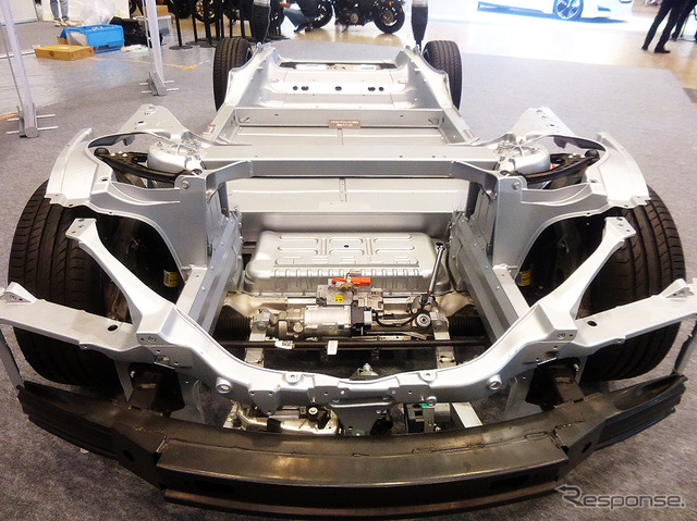 米国大使館商務部ブースでは、テスラモーターズ『モデルS』を展示(CEATEC JAPAN 2015/幕張メッセ/10月7~10日)