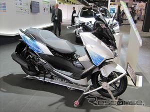 ボルドー会場で展示されたフォルツァ125のITSコンセプトモデル