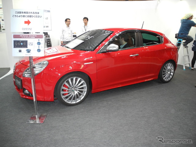 三菱電機のブースにある視聴用車両