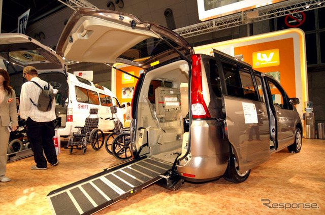 【福祉機器展06】日産のライフケアビークルへの取り組み