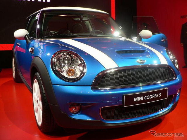 【パリモーターショー06】ボールが弾けて新型 MINI 登場