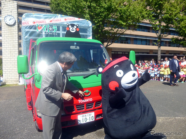 熊本トマト畑直送プロジェクト「トマトラ」出発式（熊本県庁、10月7日）