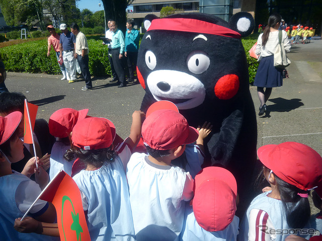 熊本トマト畑直送プロジェクト「トマトラ」出発式（熊本県庁、10月7日）