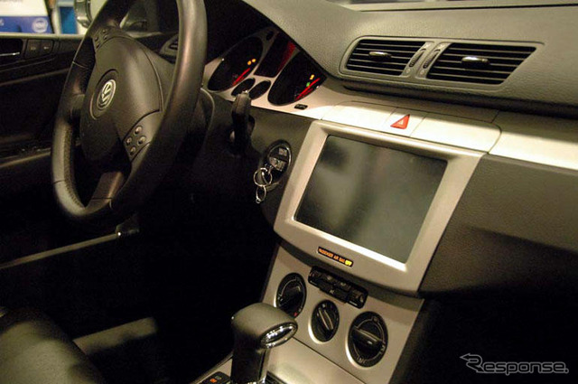 ウルトラモバイルPCVW　無線ブロードバンド接続を前提