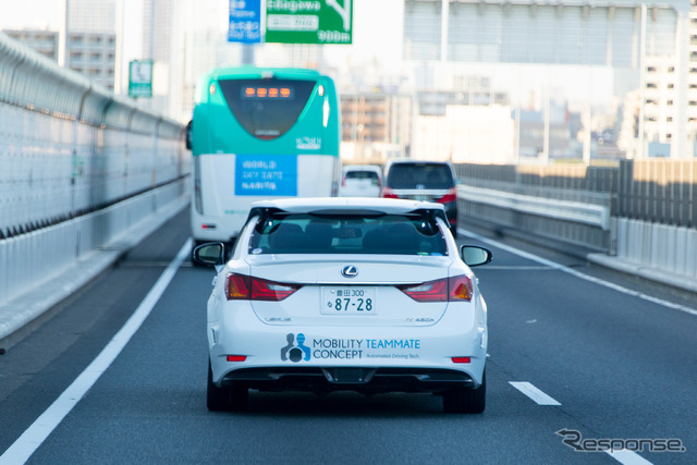 自動運転実験車「Highway Teammate」によるデモ走行