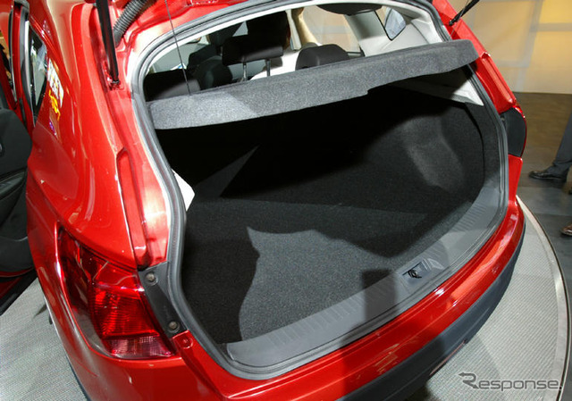 【パリモーターショー06】写真蔵…日産の新型クロスオーバー、キャシュカイ