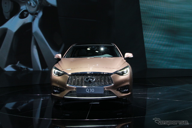 インフィニティ Q30