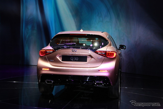 インフィニティ Q30