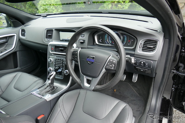 ボルボ V60 D4 R-DESIGNポールスター・パフォーマンス・パッケージ